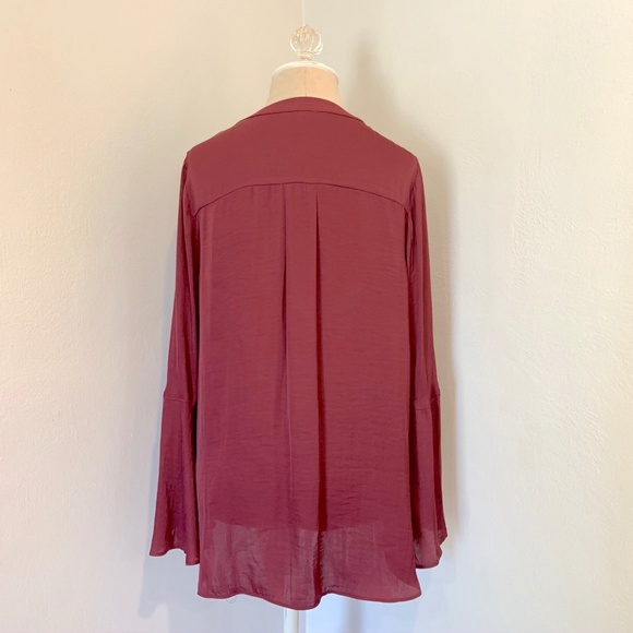 NWOT Simply Vera Wang Silky Red Bell Sleeve Blouse - Picture 6 of 11